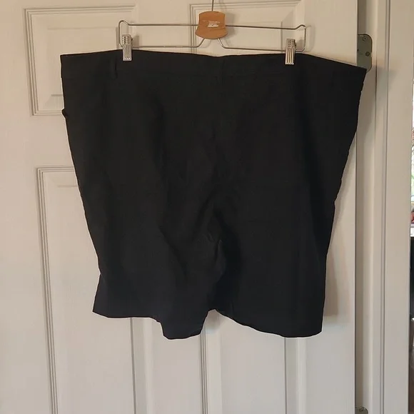 Black Short - Picture 2 of 3